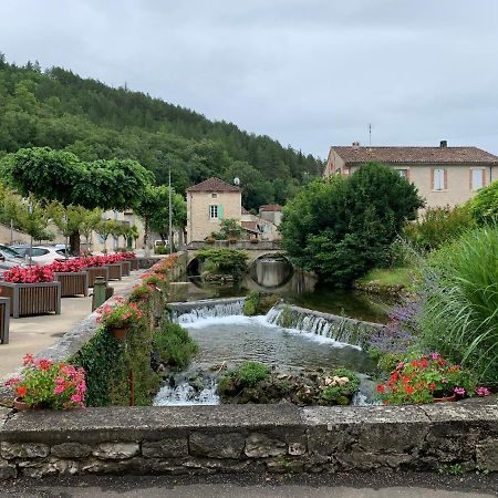 Spacious Apartment In A Charming, Tranquil Village Saint-Vincent-Rive-dʼOlt エクステリア 写真
