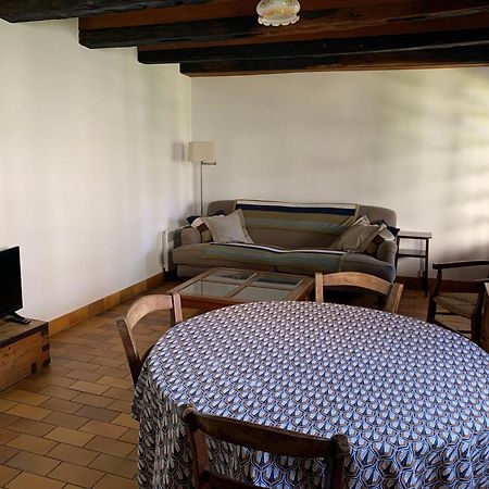 Spacious Apartment In A Charming, Tranquil Village Saint-Vincent-Rive-dʼOlt エクステリア 写真