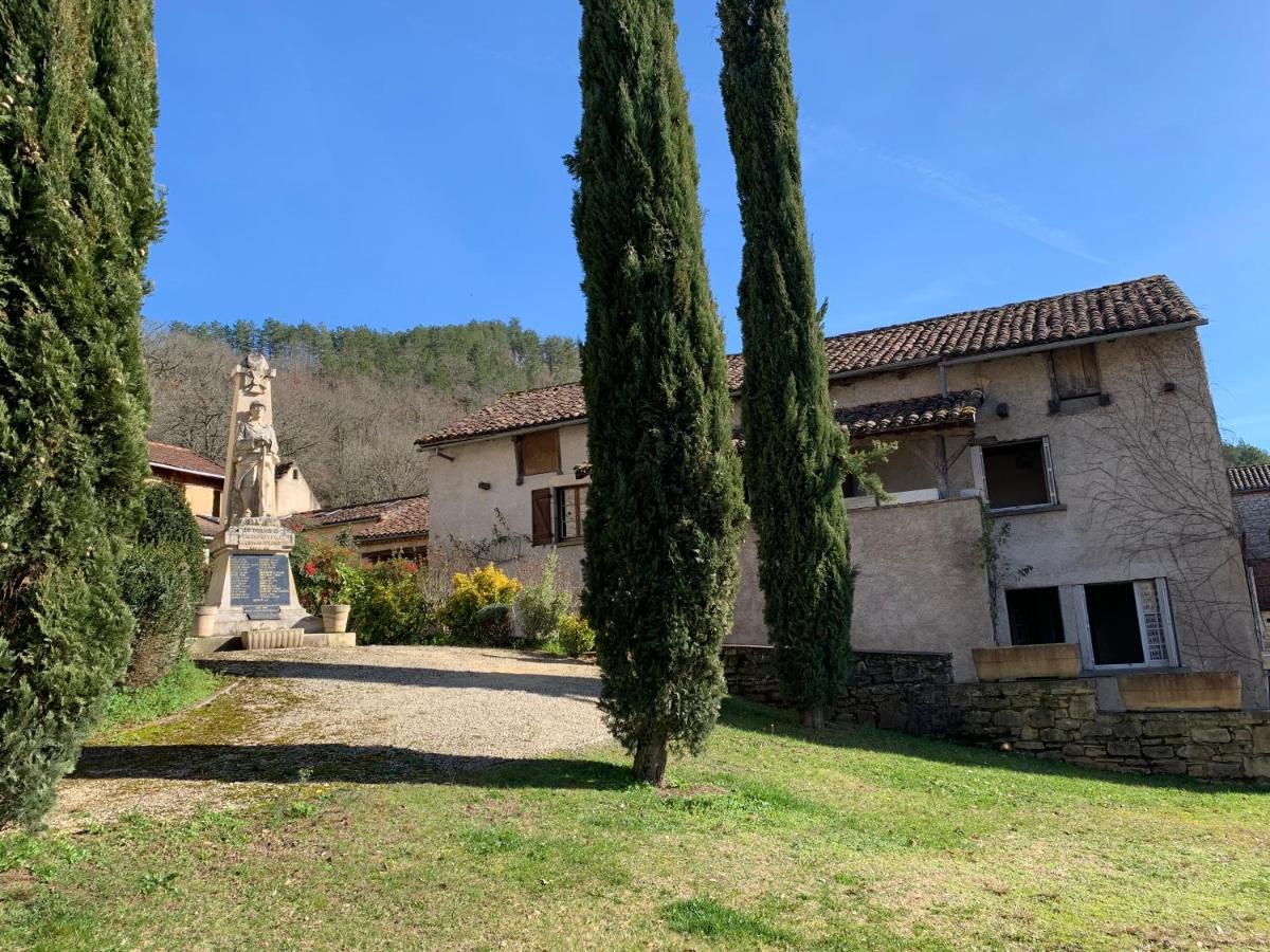 Spacious Apartment In A Charming, Tranquil Village Saint-Vincent-Rive-dʼOlt エクステリア 写真
